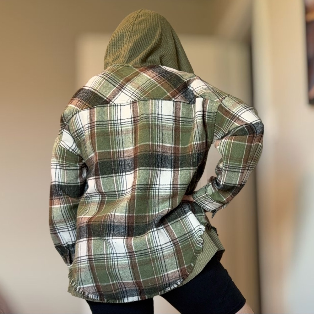 Women's Green Plaid Button-Down Hooded Shirt - Picture 2 of 10